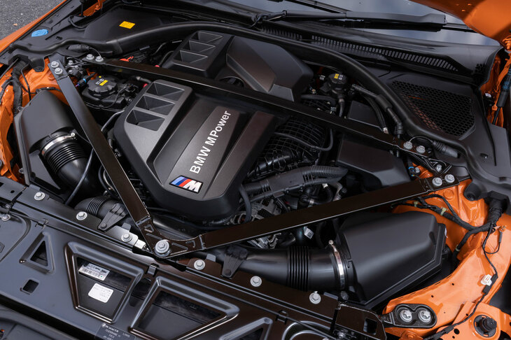 新開発の3リッター直6ツインターボエンジン。最高出力510PS、最大トルク650N・mというアウトプットはもちろん、小さなアクセル操作にも忠実に反応する、制御の細かさも特徴だ。