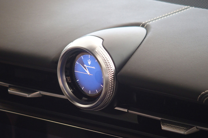 マセラティ・グラントゥーリズモ トロフェオ（時計）