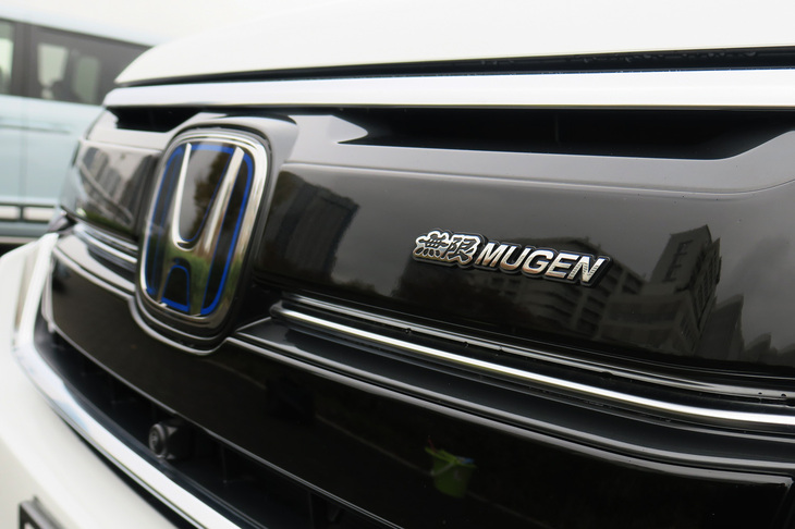 ホンダ・ステップワゴンe：HEVスパーダ プレミアムライン 無限パーツ装着車（フロントグリルガーニッシュ）