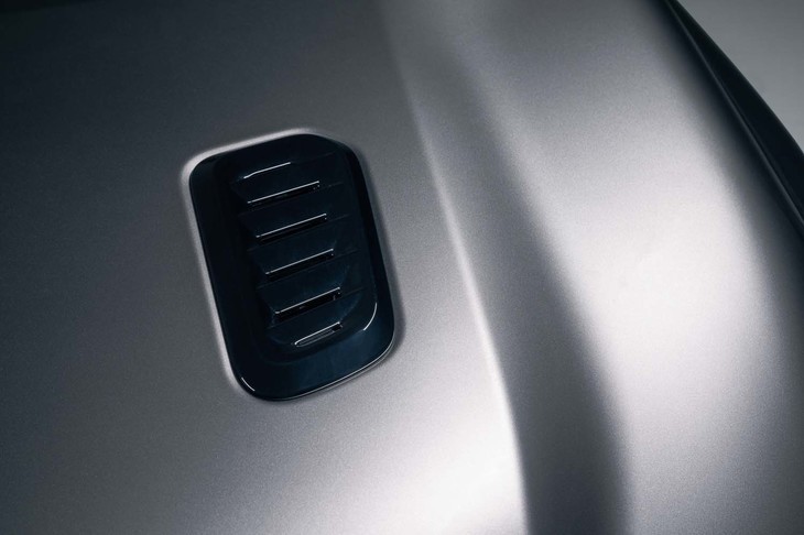 GRカローラ（ボンネットのエアバルジ）