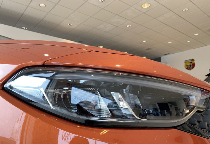 ヘッドライト／テールライトともにデザインが一新され、いずれもフルLEDとなった。