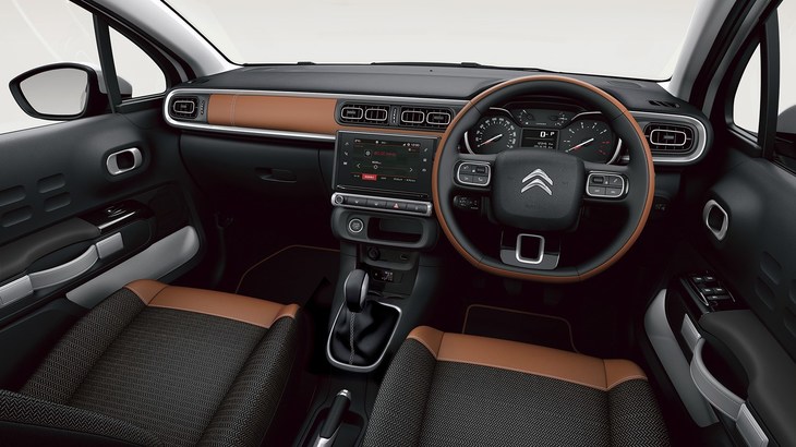 インテリアカラーは3タイプ共通。