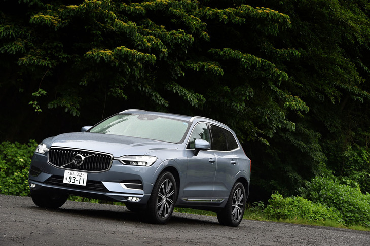 「XC60 D4」では、試乗車の「マッセルブルーメタリック」を含む全13色のボディーカラーが選べる。