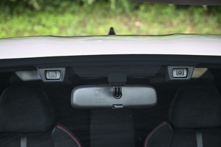 スバルBRZ STI Sport（アイサイト＜カメラ＞）