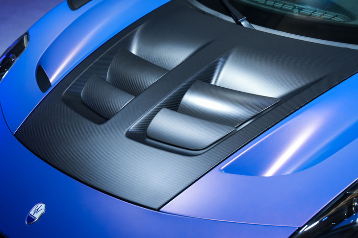 マセラティGT2ストラダーレ（フロントフード）