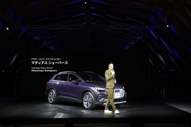 「Q4 e-tron」の紹介を行うアウディジャパン ブランドディレクターのマティアス・シェーパース氏。