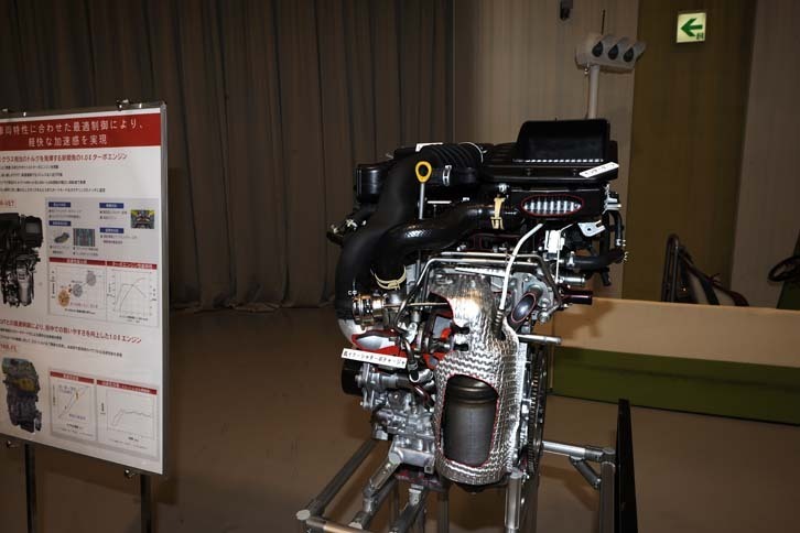 新開発の1リッター3気筒ターボエンジン。エンジンチームに無理を聞いてもらい、通常よりもかなりの短期間で開発をしてもらったという。
