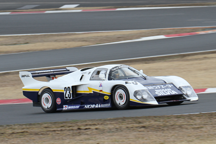 SPC初年度の1983年に参戦した、日産初のグループCカーである「シルビア・ターボCニチラ」。シャシーは「マーチ83G」で、エンジンは「スカイライン」／「シルビア」／「ブルーバード」のスーパーシルエットと同じ直4 DOHC 16バルブ 2リッターターボを搭載。当時のドライバーである星野一義がステアリングを握った。