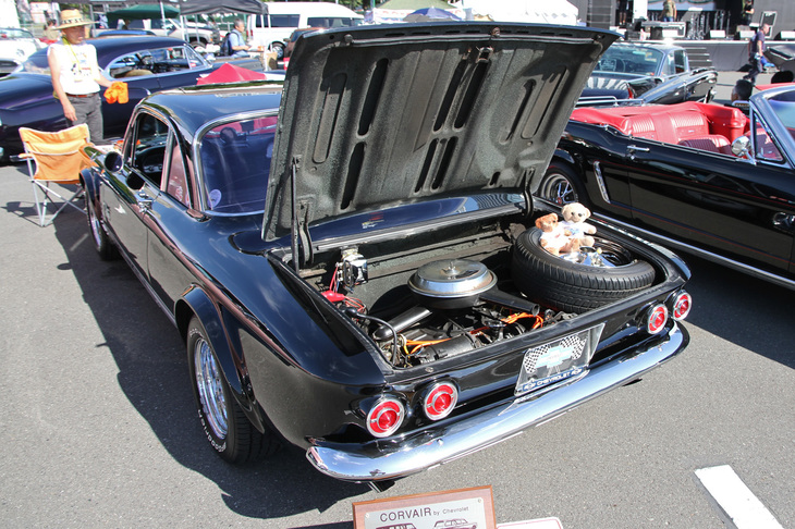 1960年にデビューした、空冷フラット6をリアに積むコンパクトカーの「シボレー・コルベア」のカスタム。