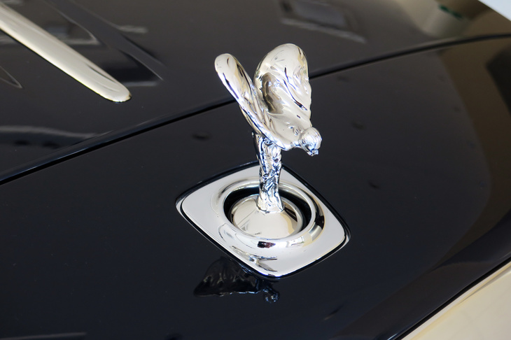 ロールス・ロイスを象徴するカーマスコット「スピリット・オブ・エクスタシー」。