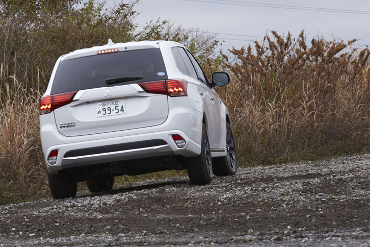 4WDロックモードを選択すれば、悪路や雪道、登坂路において、より安定した力強い走りが可能となる。