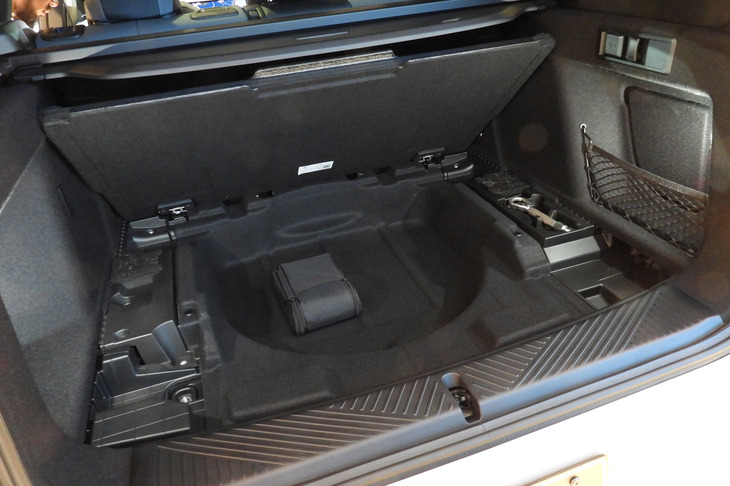 BMW X3 M50 xDrive（床下収納）