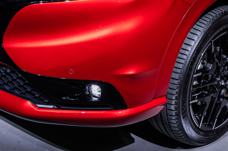 ホンダ・ヴェゼルe：HEVモデューロXコンセプト（フロントバンパーサイド）