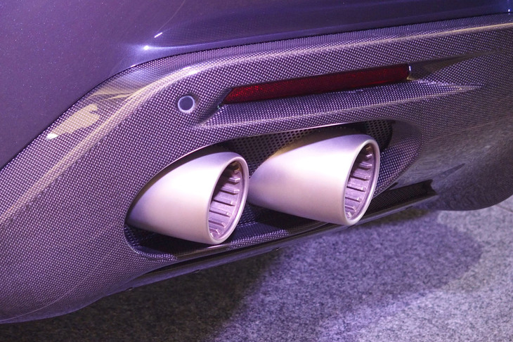 フェラーリ・ローマ（マフラー）