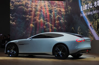 「マツダ・ビジョンＸクーペ」には、2ローター・ロータリーターボエンジンと、モーター／バッテリーを組み合わせたプラグインハイブリッドシステムが搭載される。システム最高出力は510PS。