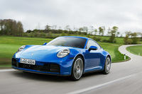 丸いフォルムに丸いランプで、日本では女性にもウケのいいポルシェのスポーツモデル。ただし本国ドイツでは、これらのクルマはバリバリの“男のクルマ”だという。