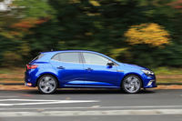 ボディーサイズは全長×全幅×全高＝4395×1815×1435mmと、従来モデルよりやや車高が低くなったのに対し、全長は70mmも長くなった。