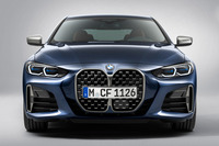 清水氏は大好き、webCGほったは大の苦手な縦型キドニーグリル。「車体よりデカい」と揶揄（やゆ）された「7シリーズ」のグリルや、前走車を吸い込まんばかりの「XM」のグリルも含め、昨今のBMWデザインは、“強烈な顔”がひとつの個性となっている。