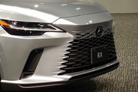 新世代レクサスを象徴するノーズまわりのデザインは、スピンドルグリル改め「スピンドルボディー」とよ呼ばれる。