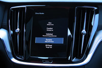 ドライブモードにはベース車の「V60」に備わる4種類に加え、「オフロードモード」も用意されている。