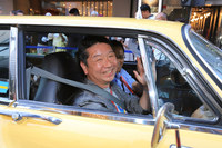 ドライバーを務めるのは、ボルボ・カー・ジャパンの木村隆之代表取締役社長。