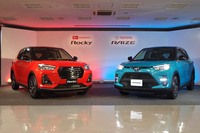 2019年10月23日に東京モーターショーでお披露目されるや、11月5日には早くも発売された「ダイハツ・ロッキー」（写真左）。トヨタ版である「ライズ」（同右）も同日に発売された。