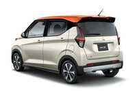 「eKクロス」は、日産・三菱連合が送り出した軽ハイトワゴン4兄弟の1台。現行型から設定された「三菱eK」シリーズの新顔で、SUV風のデザインが特徴となっている。