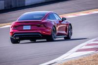 「RS e-tron GT」の0-100km/h加速タイムは3.3秒、最高速は250km/h。参考までに0-100km/h加速は、最高出力625PSの4.4リッターV8ツインターボを搭載する「BMW M5コンペティション」と同じタイムとなる。