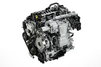 自己着火型ガソリンエンジン「スカイアクティブX」搭載グレードの発売は2019年10月の予定。現時点で最高出力や最大トルク、モード燃費などの数値は明かされていない。