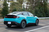 やや気になったのが、このデザインからメインとなるターゲット層や、使用シーンを想起しにくかったこと。技術オリエンテッドなのは悪いことではないが、かつてマーケティング軽視でつまずいたこともある日産だけに、ちょっと心配ではある……。