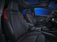 標準装備の「RSスポーツシート」。