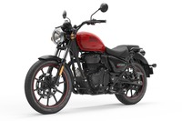 ロイヤルエンフィールドの中型クルーザー「メテオ350」上陸