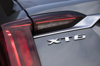 2019年の北米国際自動車ショー（デトロイトショー）で発表された大型SUV「XT6」。あらゆる意味で“別格扱い”の「エスカレード」をのぞくと、キャデラックSUV商品群の最上位に位置するモデルである。