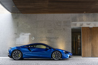 「アルトゥーラ」のボディーサイズは全長×全幅×全高＝4539×1913×1193mmで、ホイールベースは2640mm。乾燥車重は1395kgと発表されている。