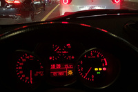 警告灯がつきまくった「社会のメーワク号」。もう自然治癒は望めず、完全に観念だ。