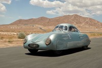 米国カリフォルニア州モントレーで開催されたカーオークション（2019年8月15日～17日）に出展された「ポルシェ・タイプ64」。唯一の現存車とされるこの個体は、自走も可能な状態にある。