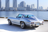 1963年型と1964年型は、リアウィンドウの形状やボンネットに施されたエアアウトレットの有無、ホイールの意匠などで識別が可能である。