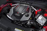 最高出力450ps、最大トルク600Nmを発生する2.9リッターV6ツインターボエンジン。従来モデルのNAエンジンを大幅に上回る最大トルクと、高い燃焼効率、シャープなスロットルレスポンスを特長としている。