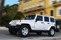 「ジープ・ラングラー アンリミテッド」
    