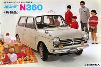 1967年に発売された「N360」。既存の軽の平均より5割以上も強力な31psを発生する空冷2気筒SOHC360ccエンジンを搭載、最高速度115km/hという性能は800ccクラスに匹敵した。しかも31万3000円という価格は、ライバルよりはるかに安かった。