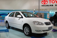 こちらは一汽トヨタが販売している「カローラEX」。「BYD F3」の原型と言われているが、上の写真と比べてみると……。
