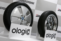 「エコピアEP500オロジック」と、スタッドレスタイヤの「ブリザックNVオロジック」。
    