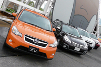 会場に居並ぶスバルのSUV。手前から「XV」「アウトバック」、奥の2台が「フォレスター」。