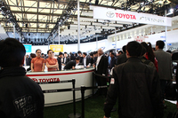 スーパーカーや超高級車が人気を博す一方で、ほかのブースの盛り上がりぶりはそれほどでもなかった。