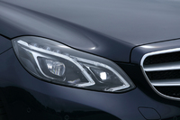 新型の目玉装備「LEDハイパフォーマンスヘッドライト」は、メインビーム、ポジションライト、ウインカー、コーナリングライトのすべてがLEDとなる。