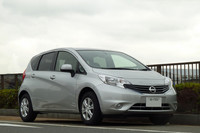 ボディーカラーは全7色用意される（そのほかに「メダリスト」グレード専用色が1色ある）。試乗車はブリリアントシルバー。