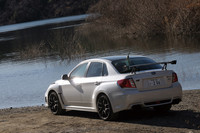 「S206 NBR CHALLENGE PACKAGE」の車両本体価格（593万2500円）は、ノーマル「S206」の52万5000円高。ドライカーボン製リアスポイラー、専用デカール、カーボンルーフ、専用サイドシルプレートが装備の違いだ。