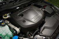 「V40 D4」に搭載される2リッターディーゼルターボエンジン。190psの最高出力と40.8kgmの最大トルクを発生する。