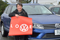取材に対応していただいた、フォルクスワーゲン グループ ジャパンの池畑 浩さん。「フォルクスワーゲン＝LOVE（愛）」というメッセージをいただきました。
    