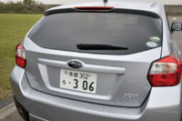 荷室の容量は、5人乗車時で380リッター。後席を倒すことで、さらに拡大することができる。（写真をクリックすると、シートの倒れるさまが見られます）